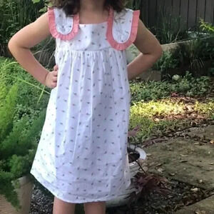 Boutique dress worn twice to church. Perfect for spring and‎ summer.